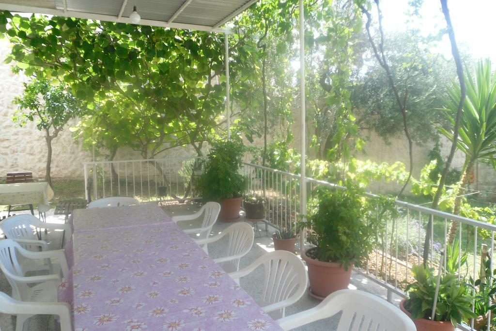 Hostel Guesthouse Mira Omis Exterior photo